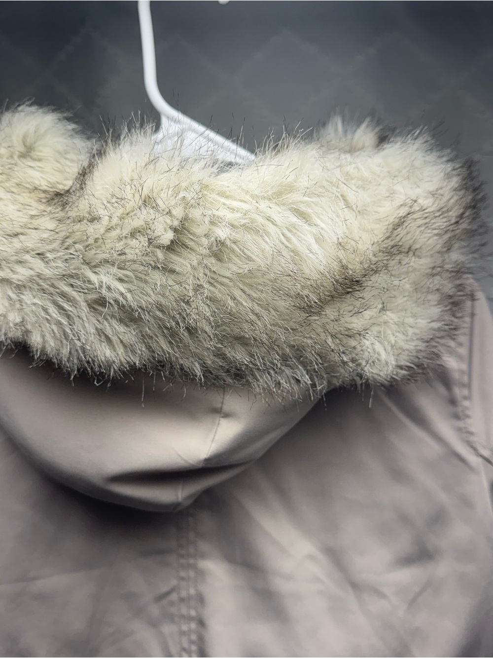 Abercrombie & Fitch Grey/Taupe
Hooded Faux Fur Parka Jacket Size S - Picture 8 of 8